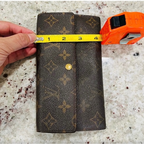 Louis Vuitton Authentic monogram print Louis Vuitton wallet - Picture 7 of 13